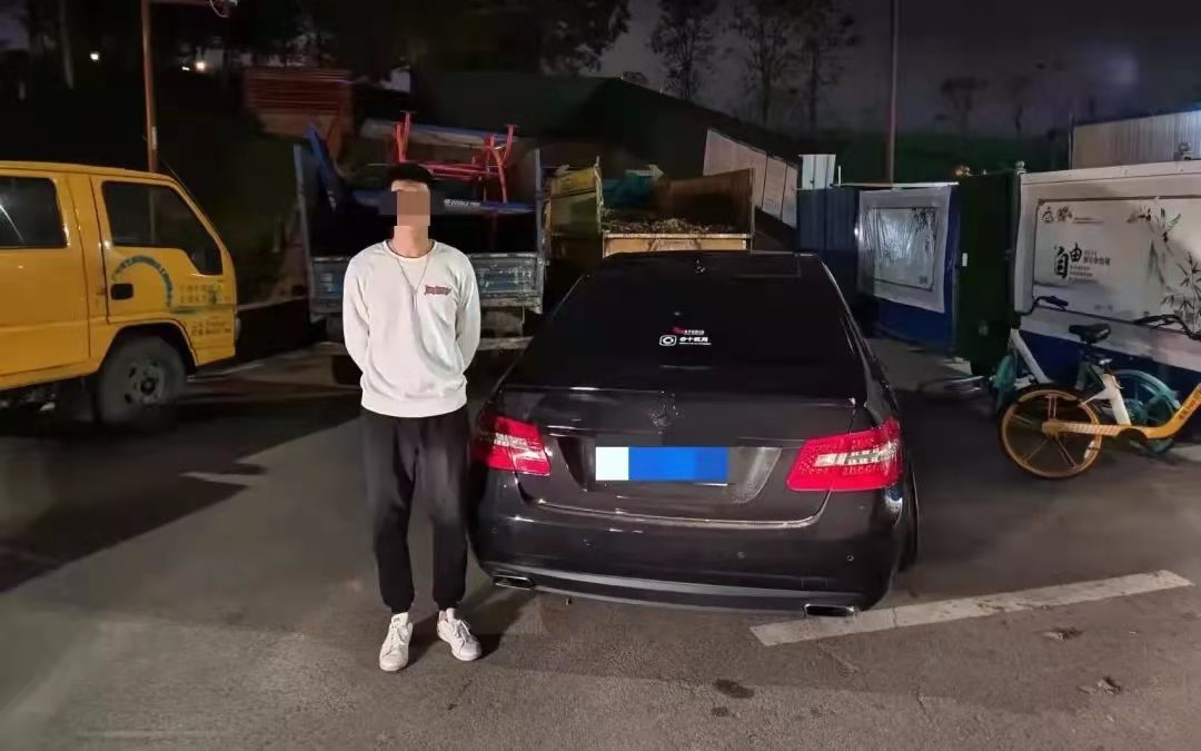 男子駕駛經(jīng)過改裝的小車參加聚會，被當場查獲。通訊員供圖